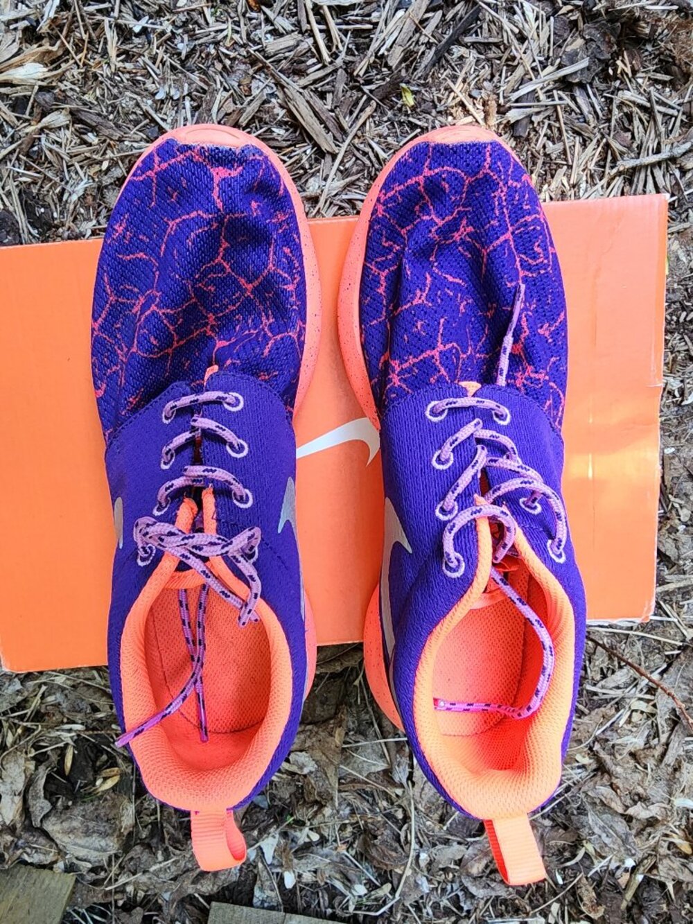 GUC Nike Roshe hot lava 6.5 Youth / 8 Women's